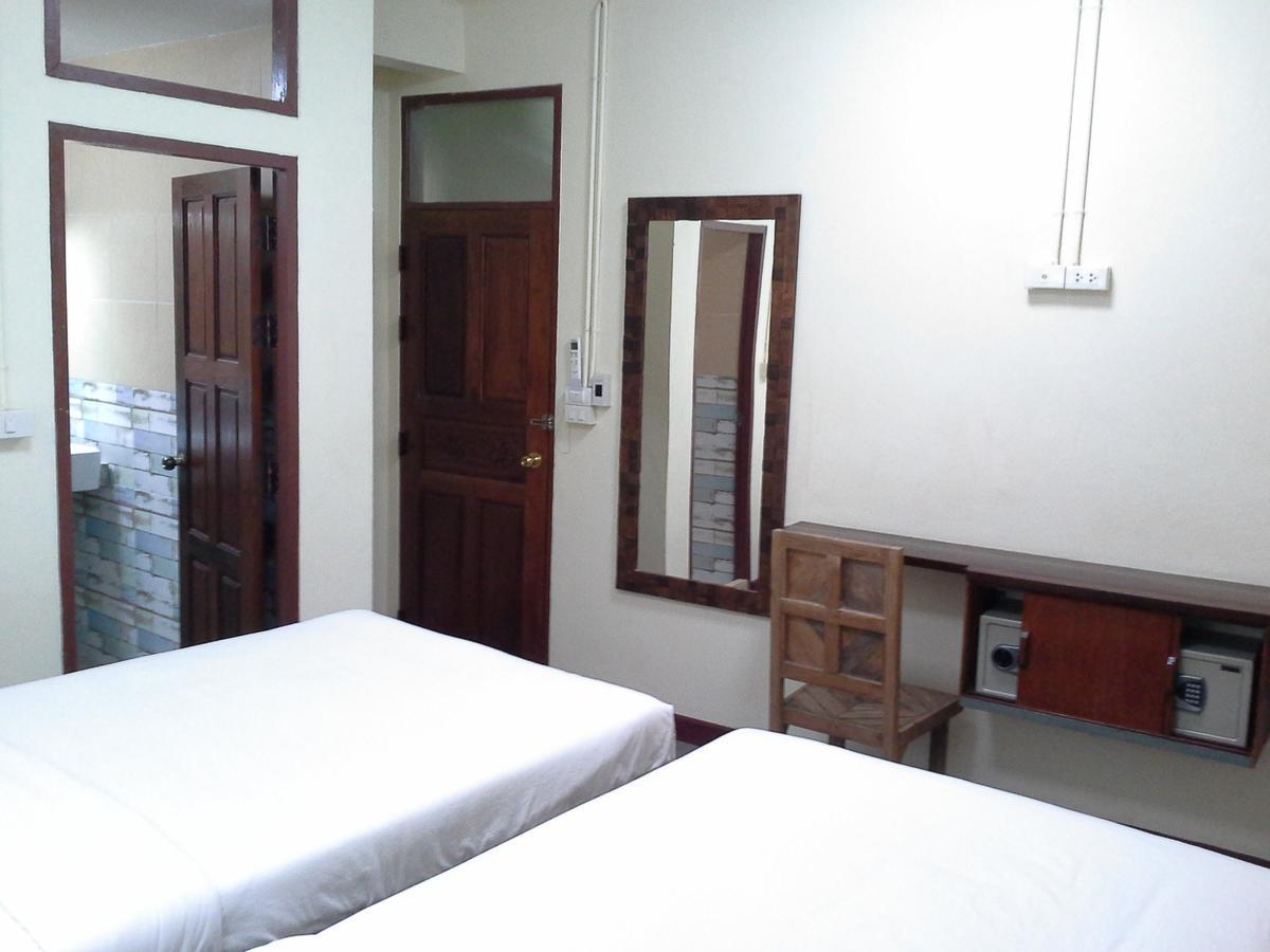 Bc Guesthouse Banglamphu Bangkok Buitenkant foto